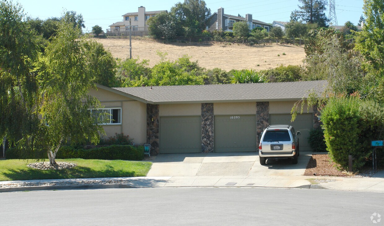 Primary Photo - 10295 El Prado Way