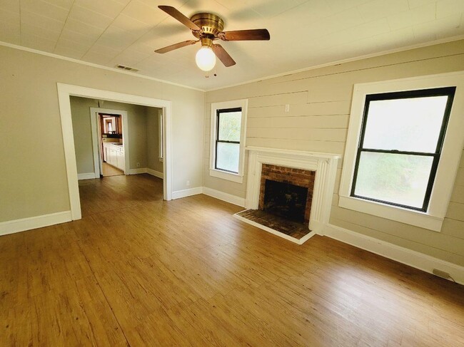 Building Photo - 526 N Adams St