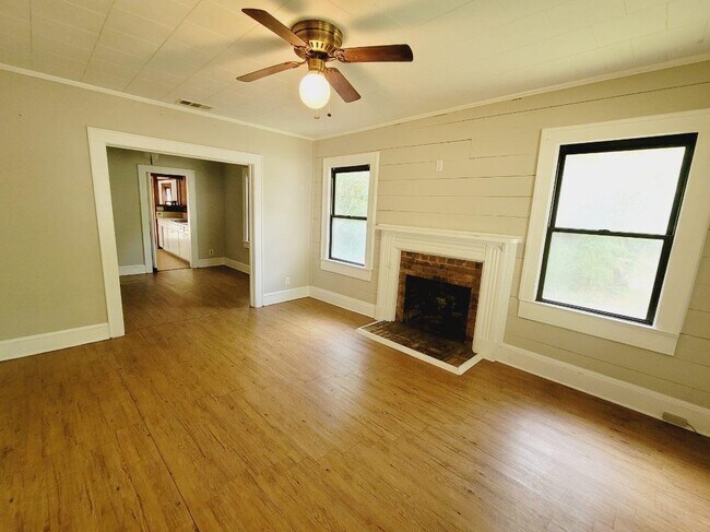 Foto del edificio - 526 N Adams St