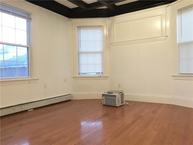 Building Photo - 99 Bentley St