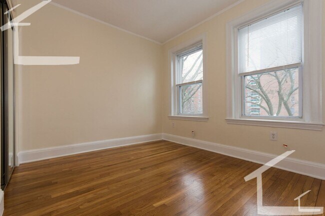Foto del edificio - POPULAR BU SSTUDENT APT! Desirable Street ...