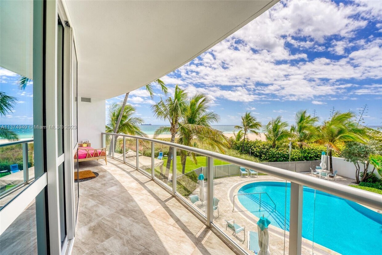 Foto principal - 1200 Holiday Dr