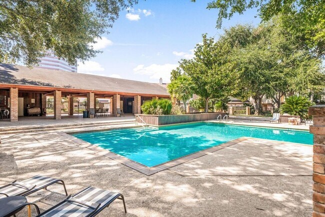 Building Photo - 2508 Bering Dr