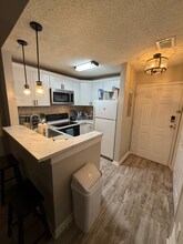 Building Photo - 1600 Park Cir