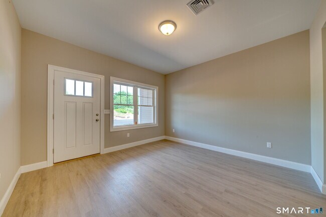 Foto del edificio - 37 Hunters Ln