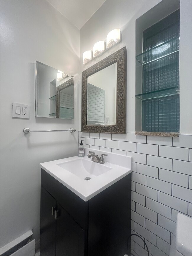 Foto del edificio - 2655 E Maple Rd