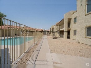 Building Photo - 2220 W Dora St
