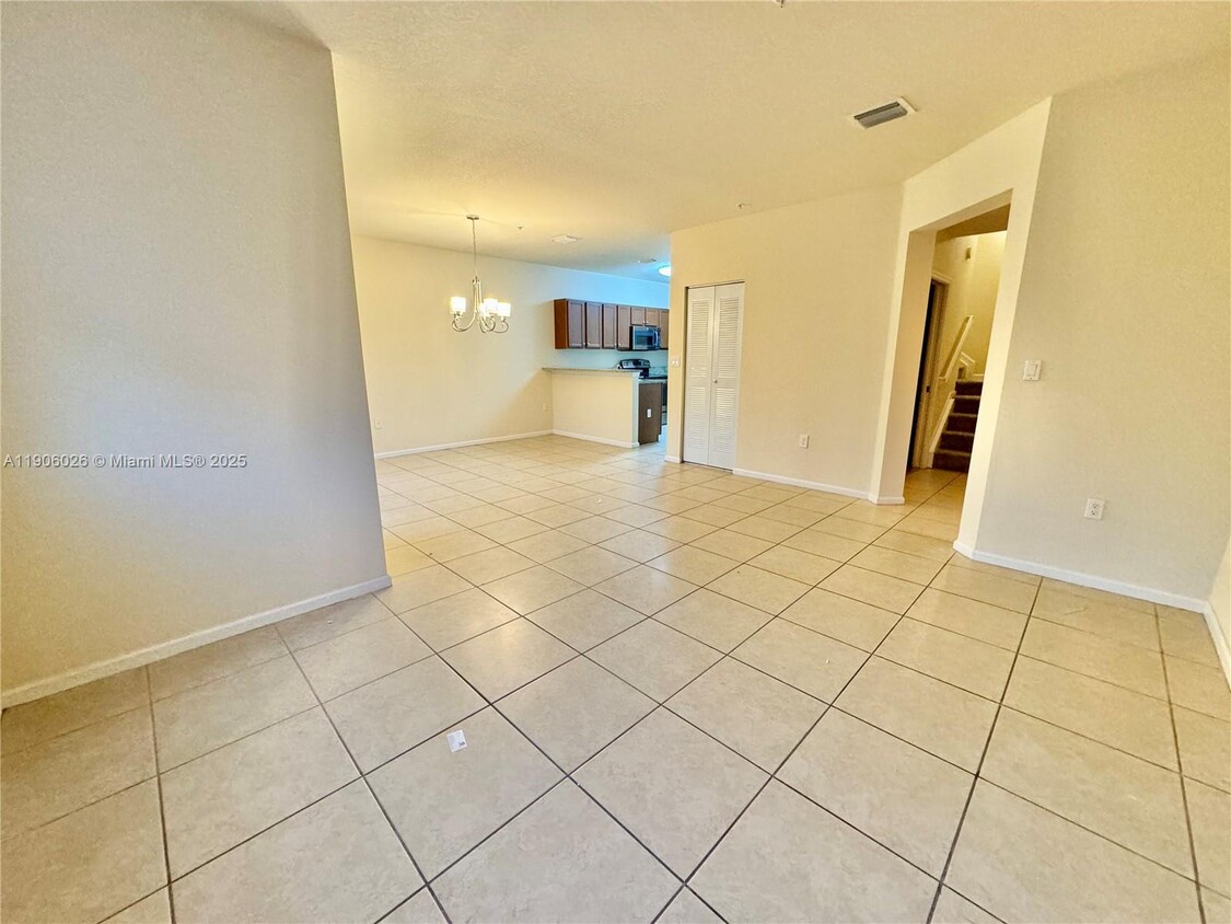 Foto principal - 8650 NW 97th Ave