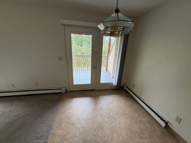 Building Photo - 816 W 23rd, (Buttecrest)-6