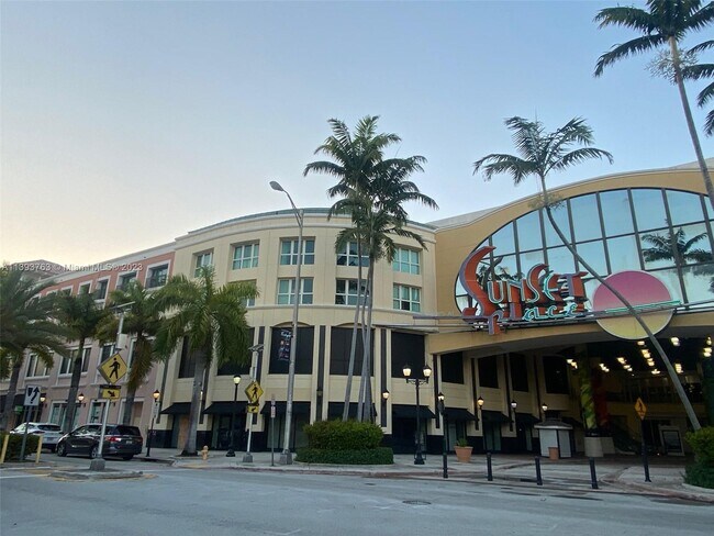 Foto del edificio - 5741 Sunset Dr
