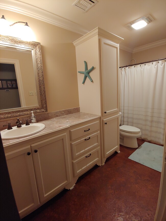 Hall Bathroom - 107 Barataria Bay Pt