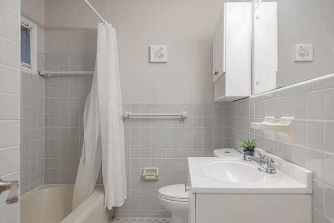 Building Photo - Rooms for rent in Atlanta