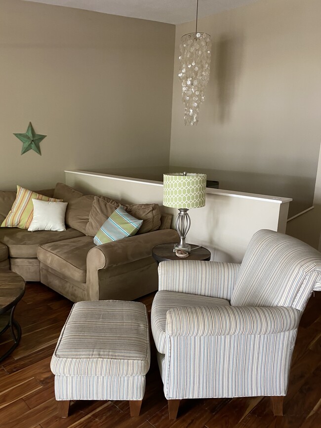 Building Photo - 3732 Hickory Ln