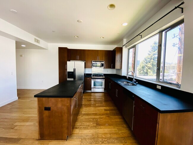 Building Photo - 6001 Carlton Way