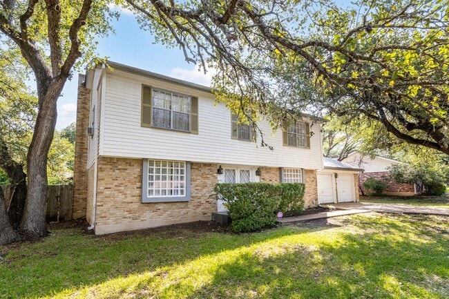 Building Photo - 4007 Edgerock Dr