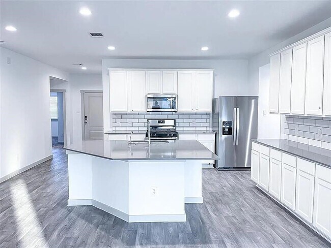 Foto del edificio - 7822 Golden Rubia Ln