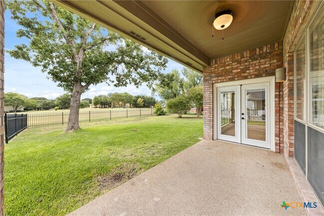 Foto del edificio - 4512 Sunflower Ln