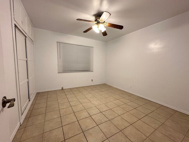 Foto del edificio - 843 W Walnut Ave