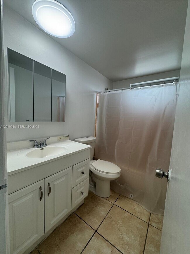 Foto del edificio - 1600 NE 114th St