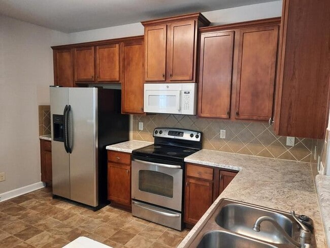 Building Photo - 6202 San Marcos Way