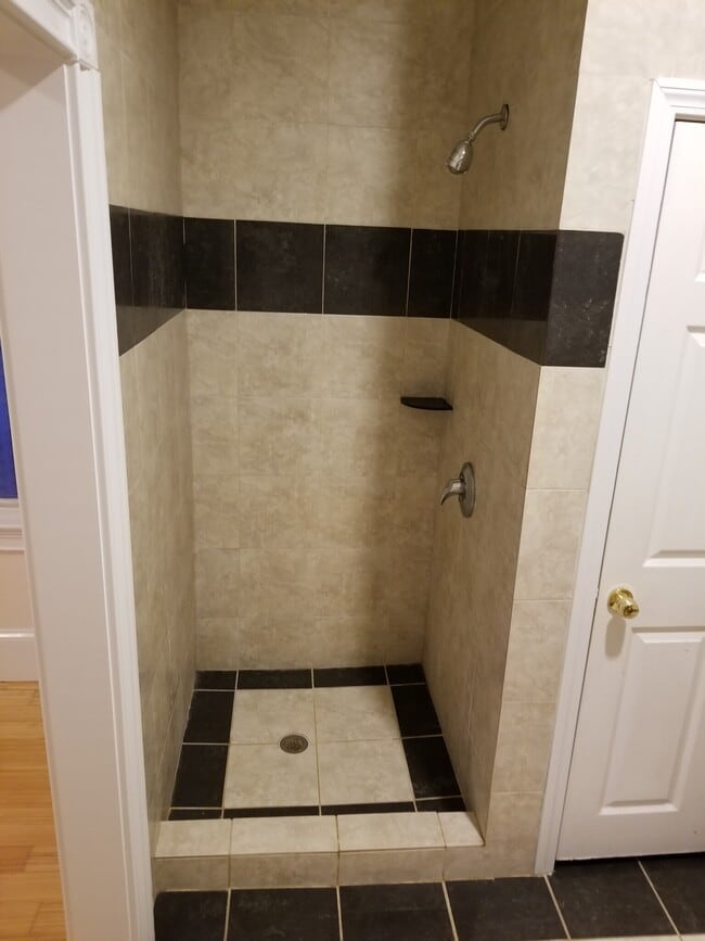 Building Photo - 9 Landor Rd