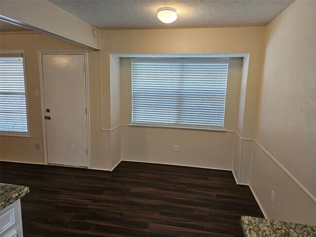 Building Photo - 609 Regency Dr