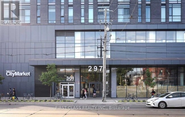 Building Photo - 297 College St