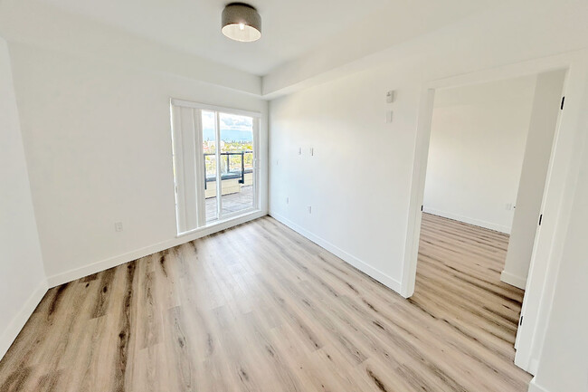 Building Photo - Brand New Pet Friendly 2 Bed Apartment Ren...