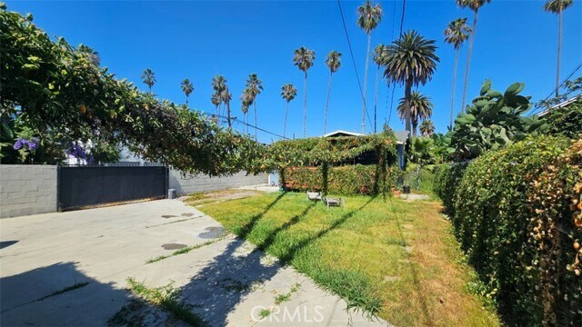 Building Photo - 5417 S Manhattan Pl