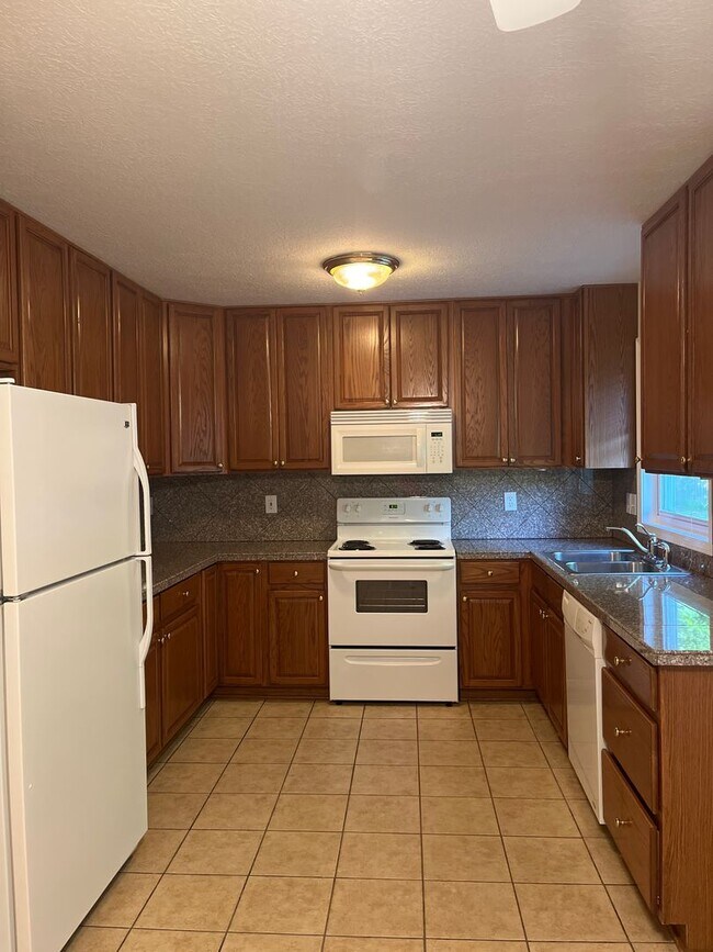 Foto del edificio - 494 Radcliff Dr