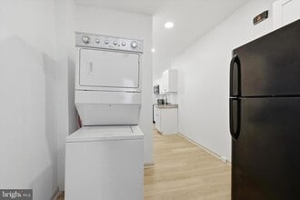 Building Photo - 907 Belmont Ave