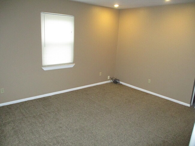 Building Photo - 1140 E Johnston St