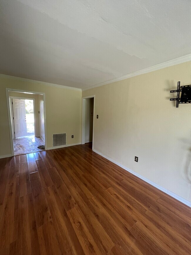 Foto del edificio - 705 Harold Ln