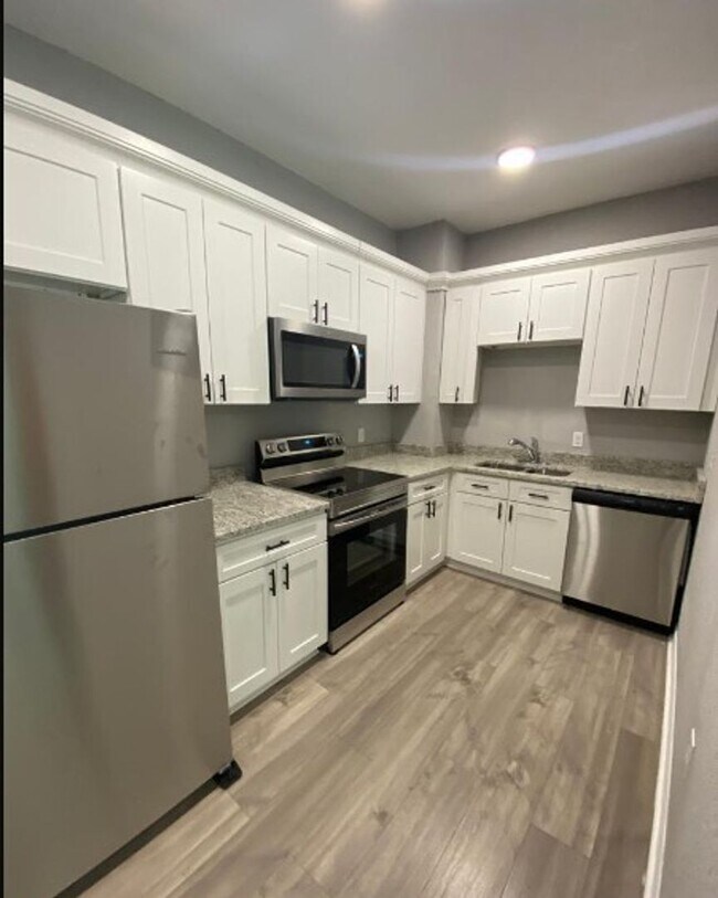 Foto del edificio - Charming Upstairs 2/1 - Available Now!