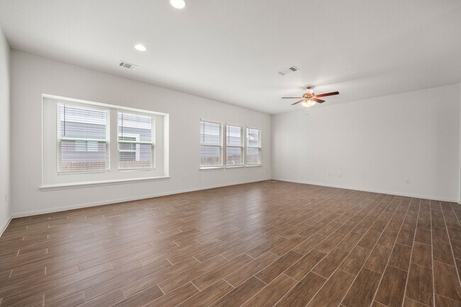 Building Photo - Like New in Vistas at Austin!!!