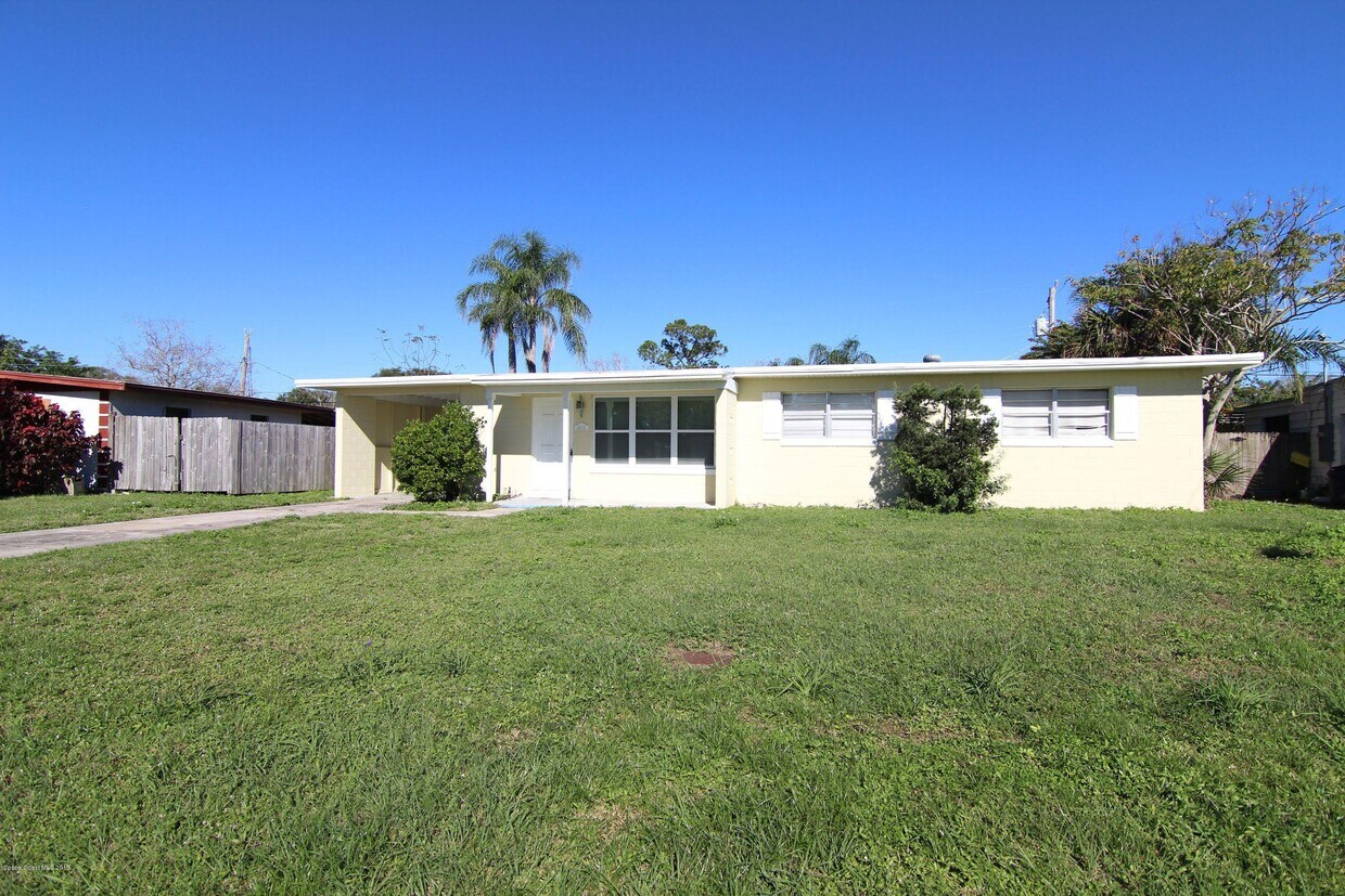 Primary Photo - 1212 Willow Ln