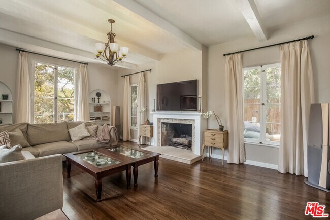 Foto del edificio - 1332 Comstock Ave