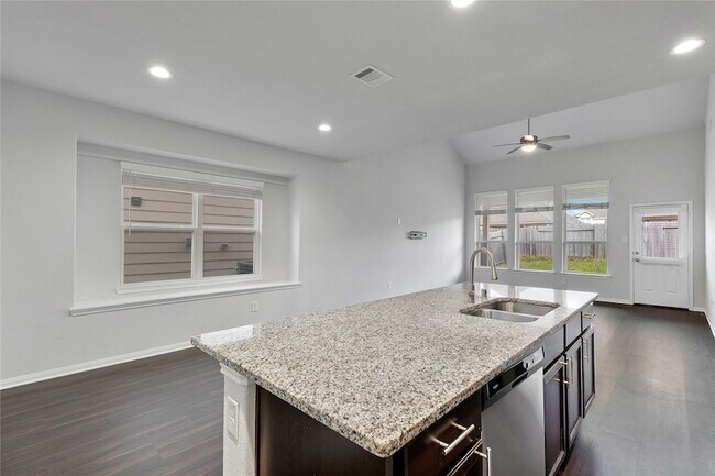 Foto del edificio - 17538 Greystanes Rd