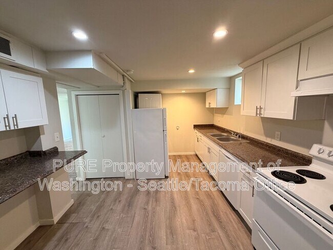 Building Photo - 6217 S Huson St