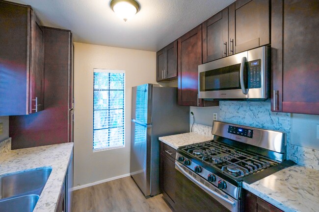 Foto del edificio - 8538 Summerdale Rd