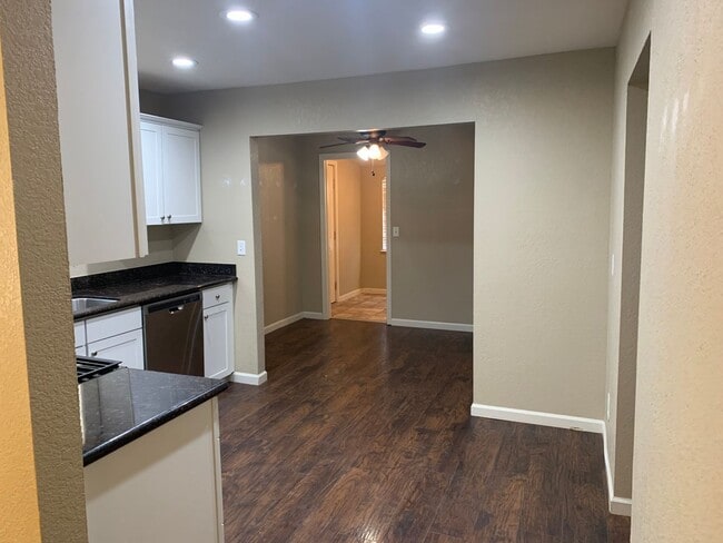 Foto del edificio - Remodeled 2 Bedroom 2 Bath in Great Location!