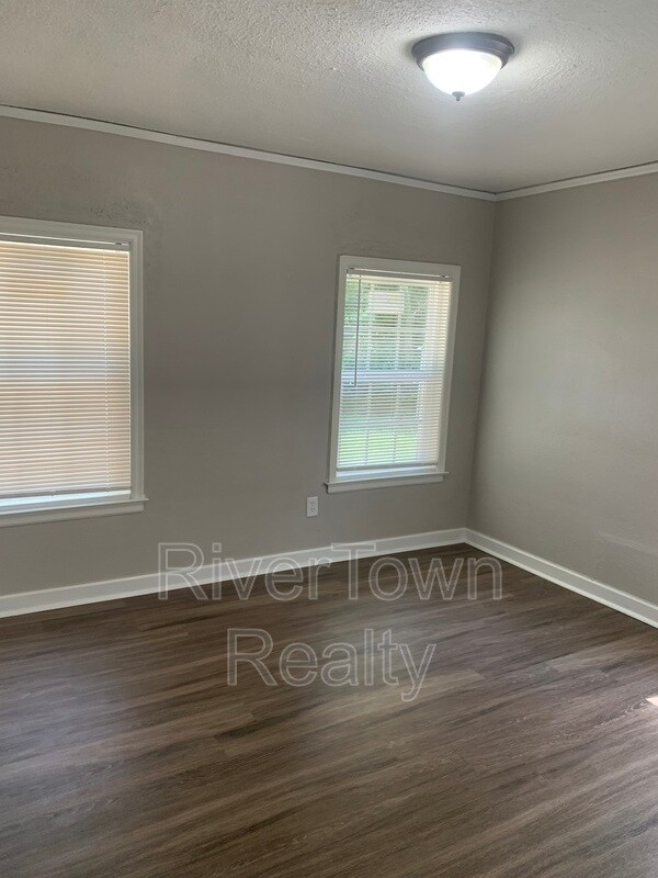 Building Photo - 2599 Kimball Ave
