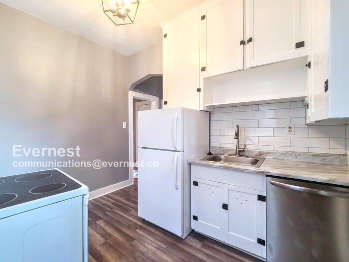 Primary Photo - 1147 N Marion St