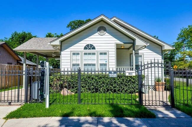 Building Photo - 811 Tabor St