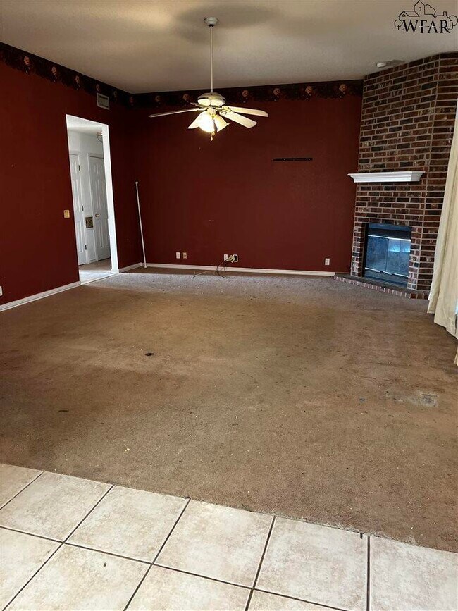 Foto del edificio - 902 Sugarbush Ln