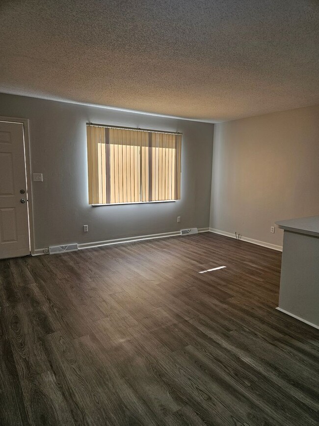 Building Photo - Nice 1Br/1Bath Apartment For Rent