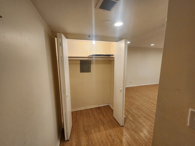 Foto del edificio - 1102 Hinswood Dr