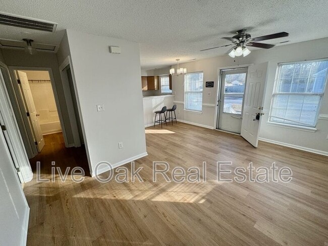 Foto del edificio - 1562 Indiana Ave