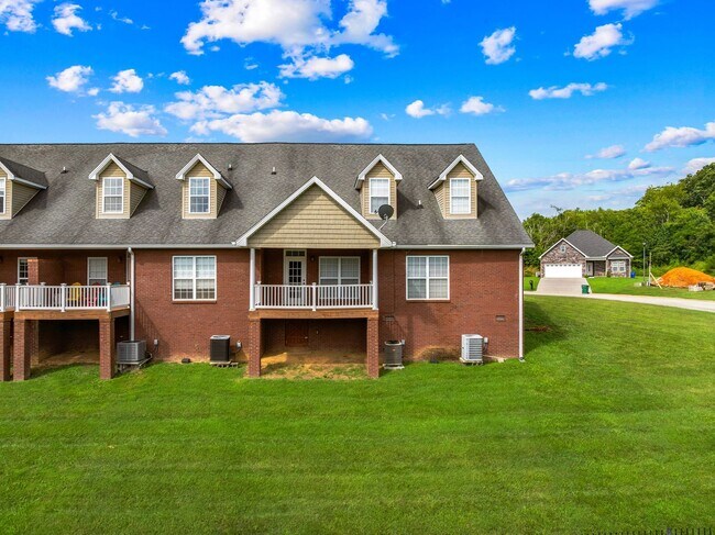 Building Photo - Main-Level Living End-Unit Townhome
