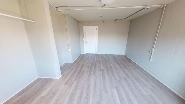 Interior Photo - **COMMUNAL (SHARED) HOUSING AVAILABLE** Dormitory Style